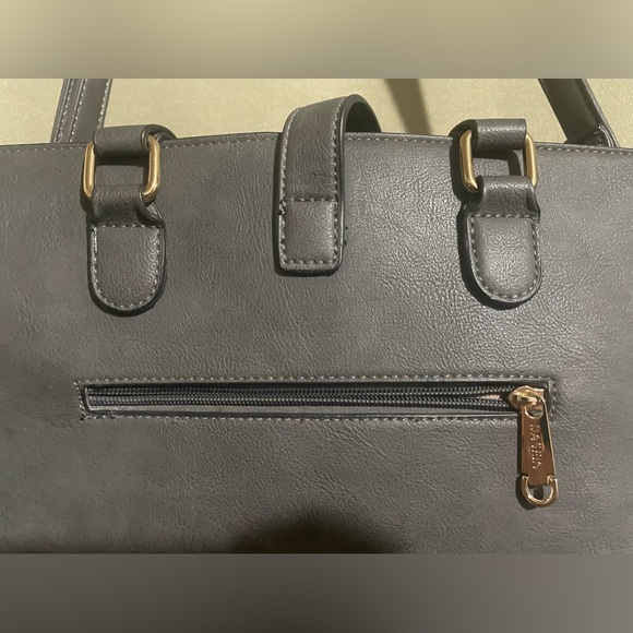 Dasein Purse . Grey. Perfect shape with coin purse. - Picture 4 of 12